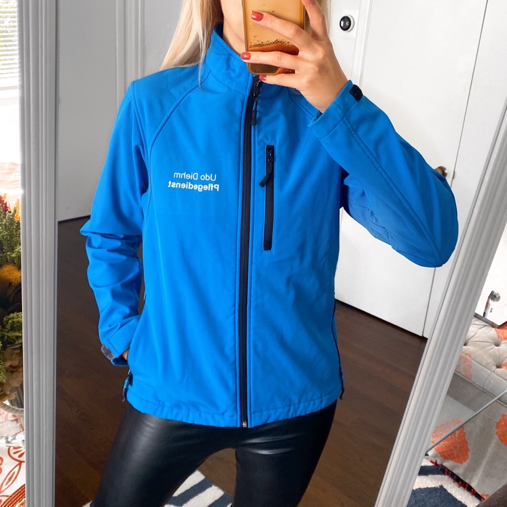 ⛰ RUSSELL BLUE HIKING JACKET!